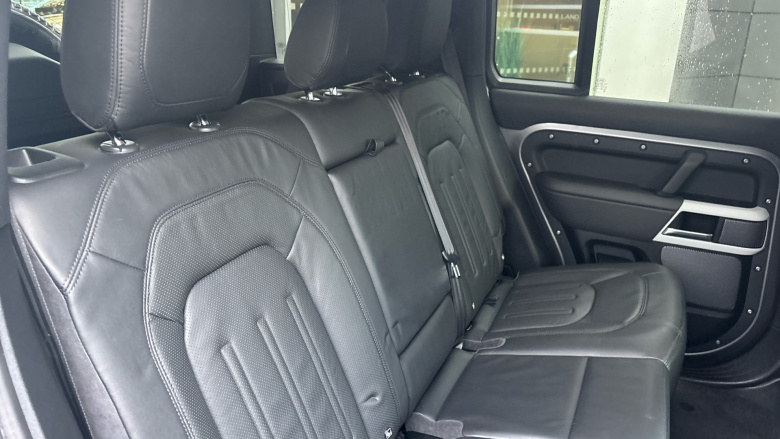 Land Rover Defender 2.0 D240 SE 110 5dr Auto Diesel Estate